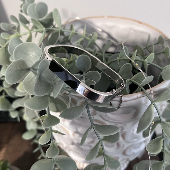 Modern 925 Sterling Bracelet with black inlaid stone modern square chain lock - Picture 5 of 8